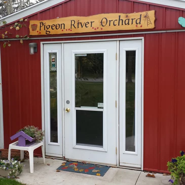 Pigeon River Orchard storefront